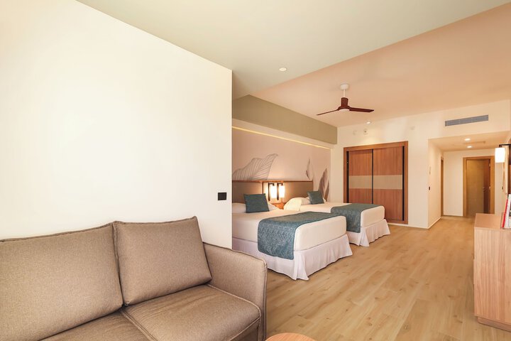 Room 45 of 223