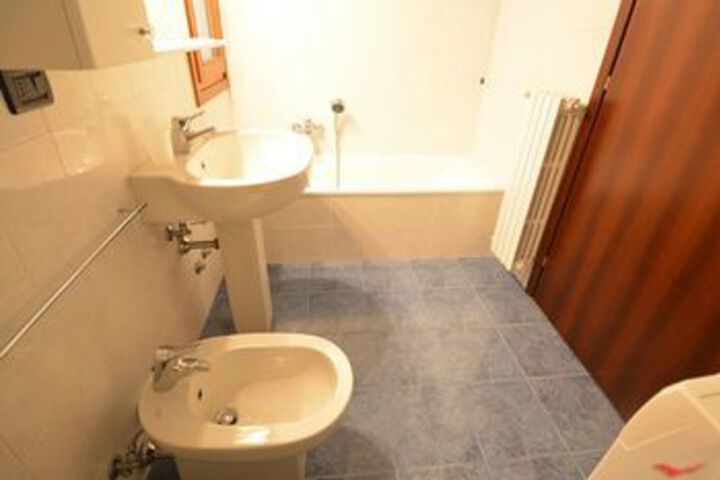 Room 5 of 27