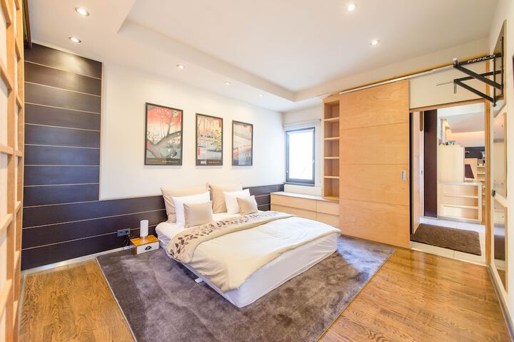 Room 5 of 28