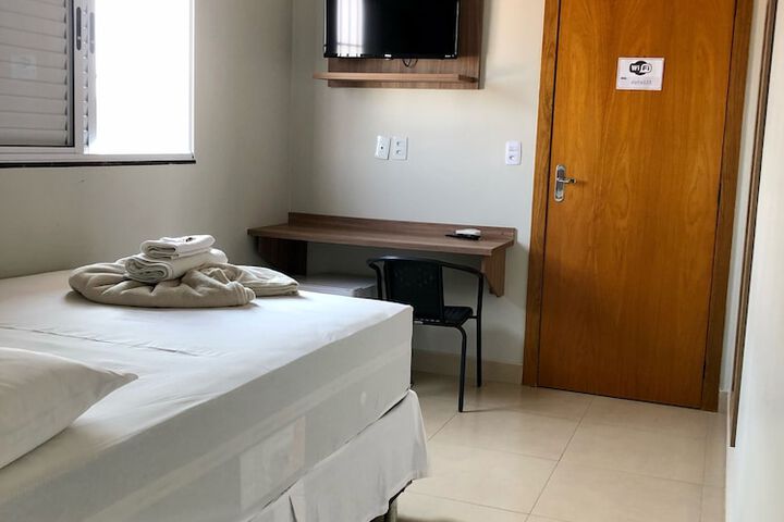 Room 10 of 16