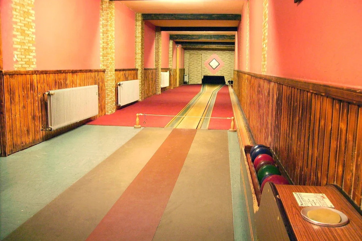 Room 8 of 12