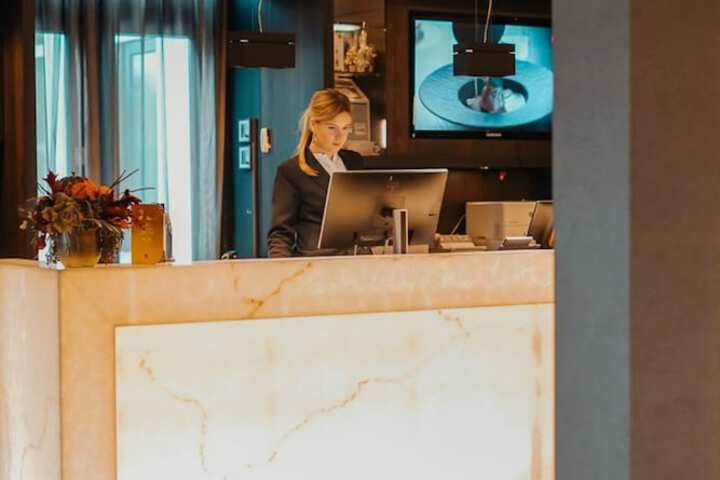 Entrance & Lobby