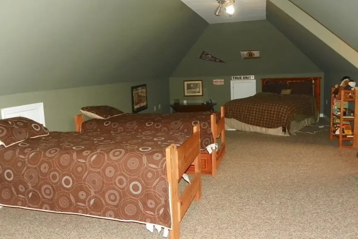 Room 9 of 15