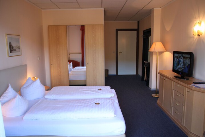 Room 6 of 30