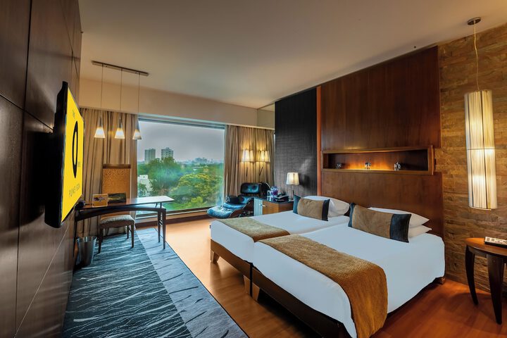 Room 4 of 77