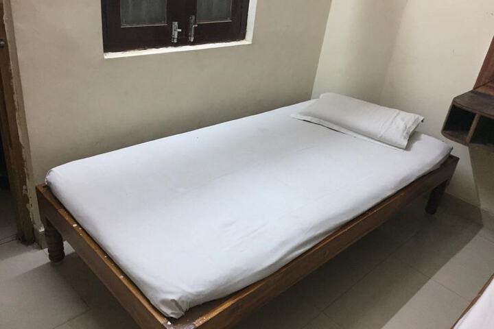Room 4 of 4