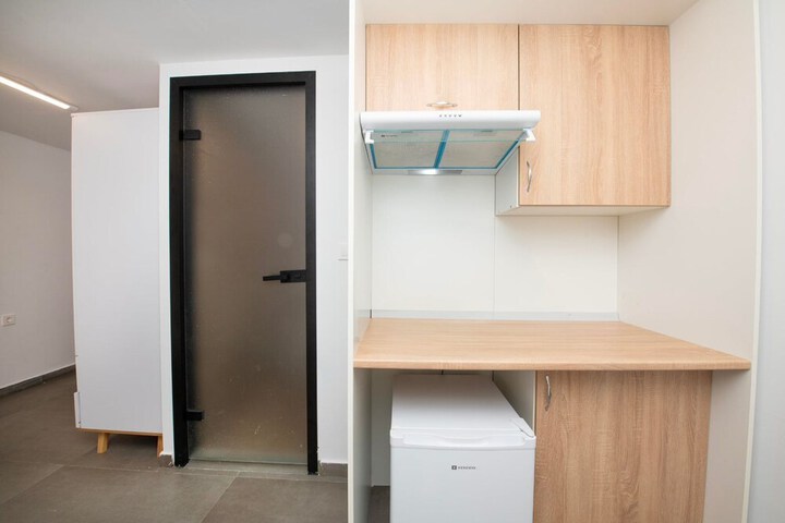 Room 8 of 10
