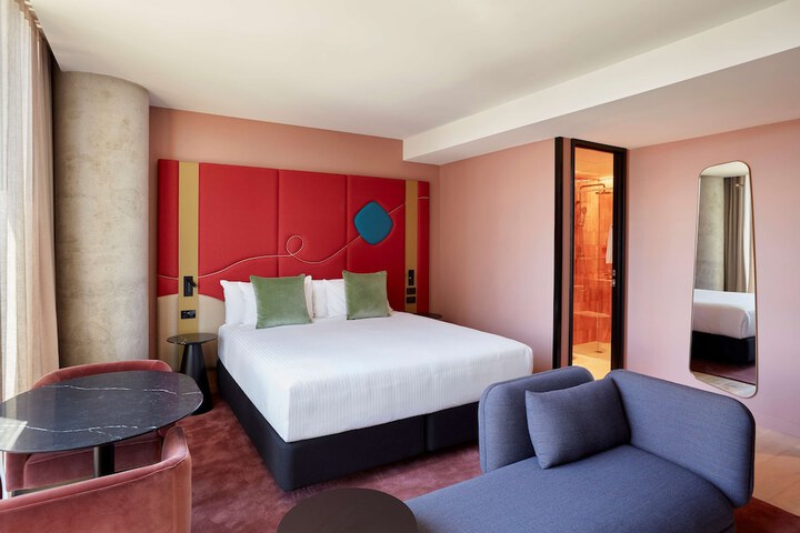 Room 7 of 95