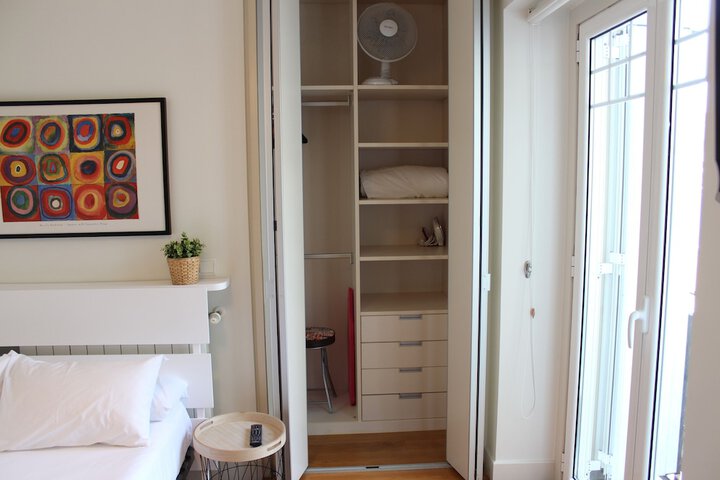 Room 6 of 30