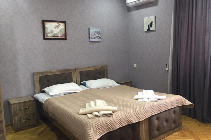 Room 6 of 33