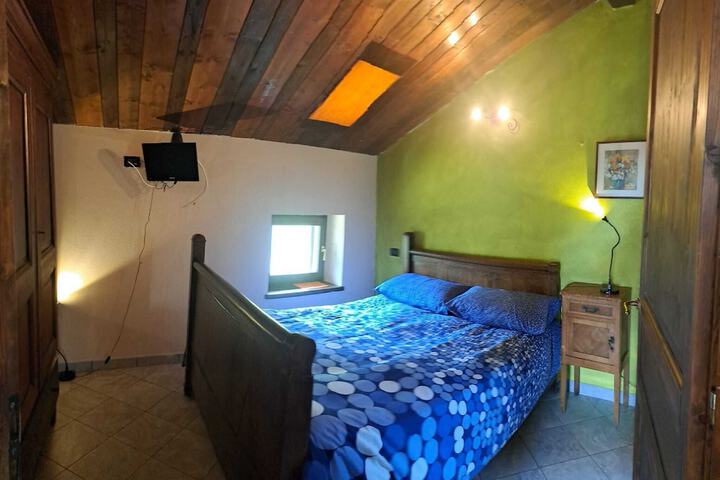 Room 2 of 28