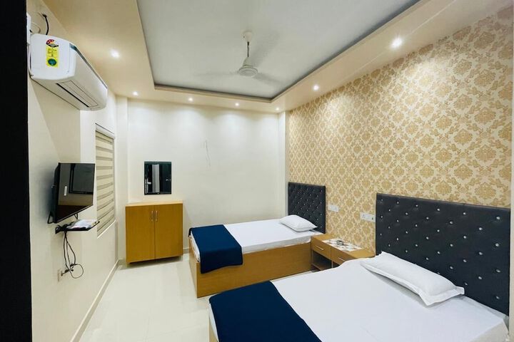Room 2 of 6