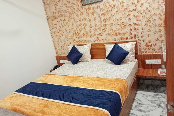 Room 4 of 20