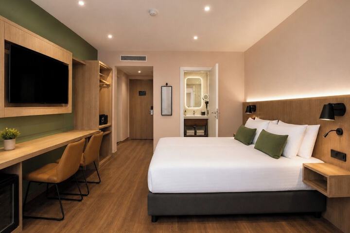 Room 38 of 61