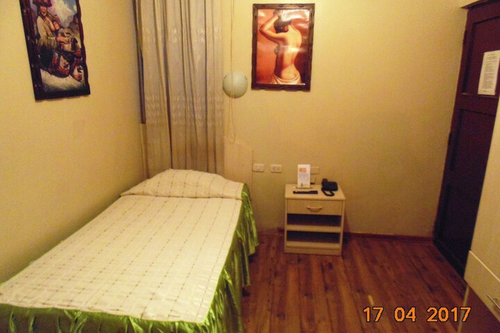 Room 4 of 28