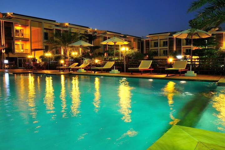 Hotel Pool