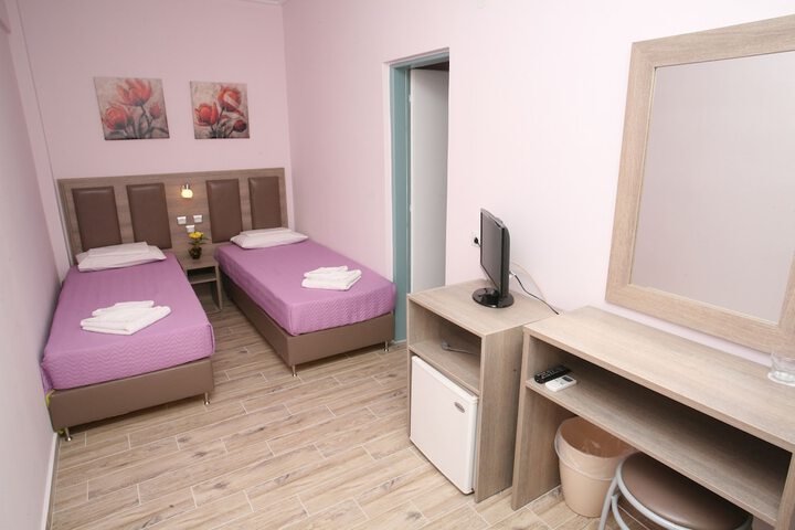 Room 6 of 44