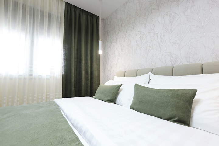 Room 30 of 169