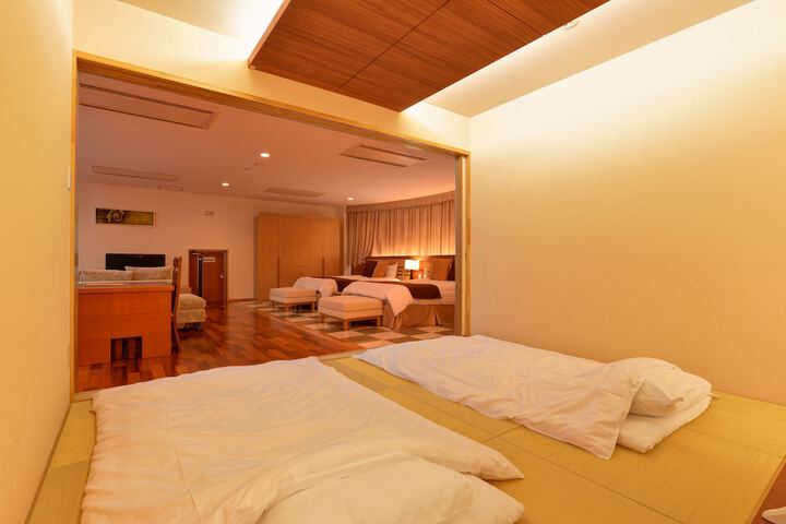Room 4 of 107