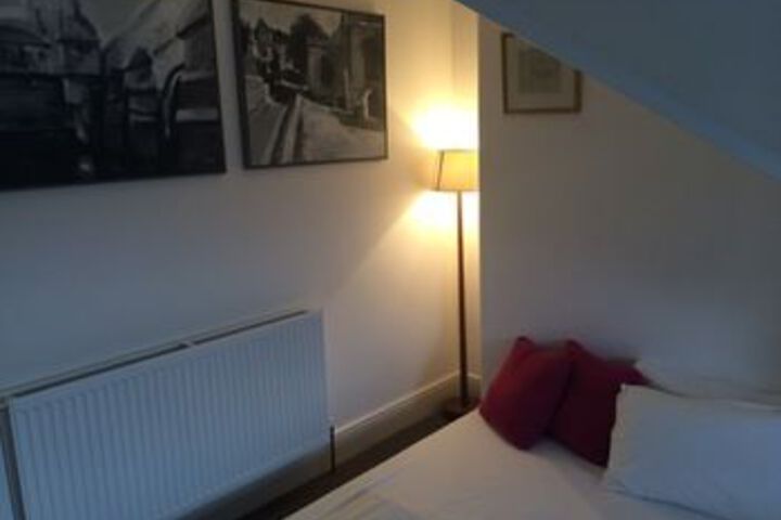 Room 32 of 48