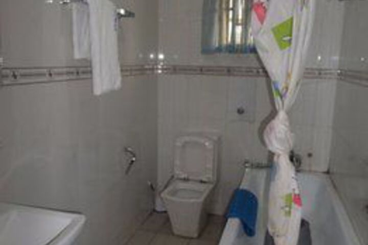 Room 3 of 43