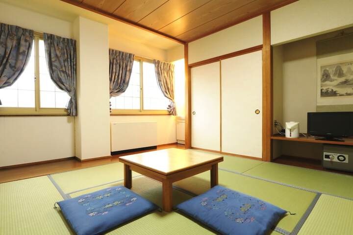 Room 8 of 50