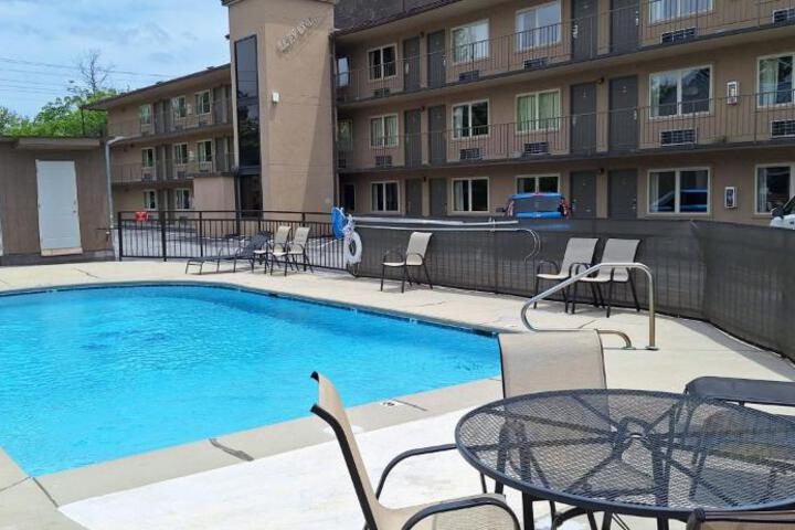2 Queen Beds Pool View (1 of 12)