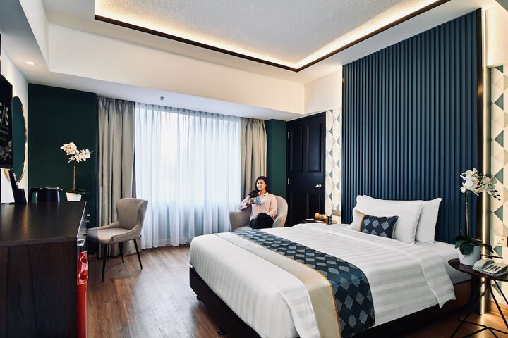 Room 4 of 33