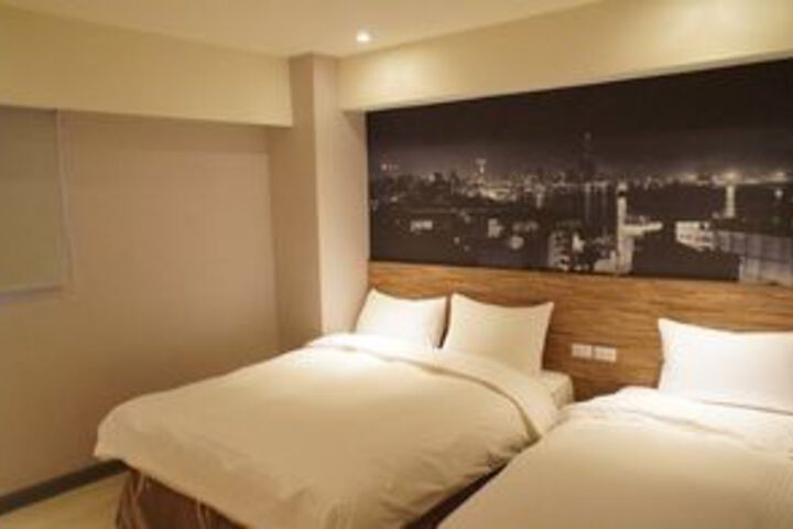 Room 14 of 16
