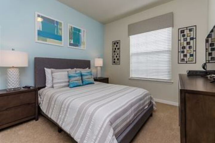 Room 4 of 12