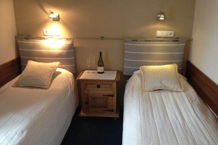 Room 4 of 28