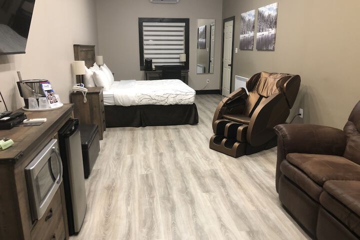 Room 33 of 165