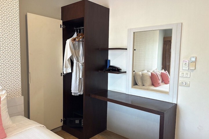 Room 17 of 37