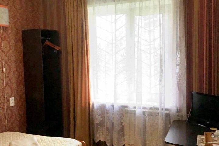 Room 27 of 40