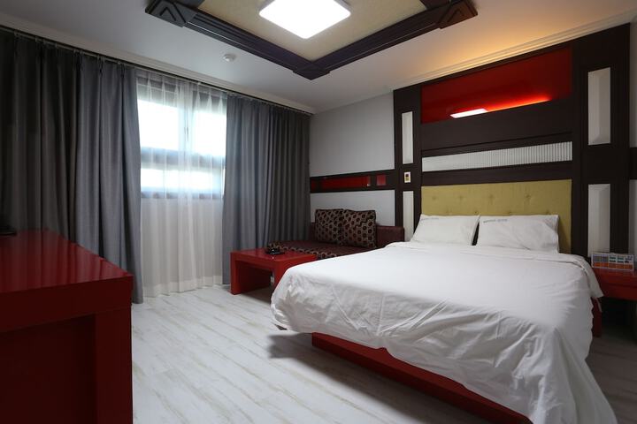 Room 14 of 32