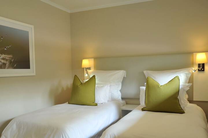 Room 12 of 220