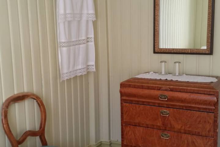 Room 13 of 37