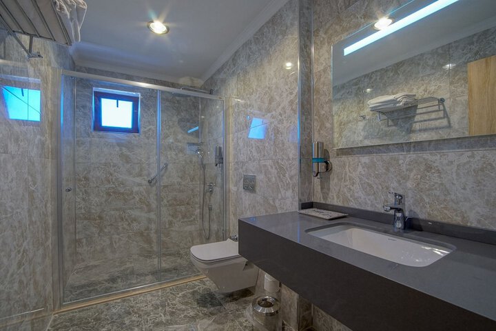 Room 13 of 21