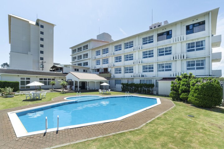 Hotel Pool