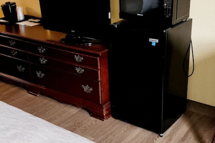 2 Queen Beds (6 of 12)