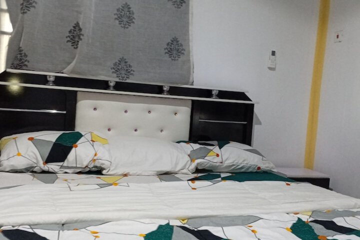 Room 9 of 35