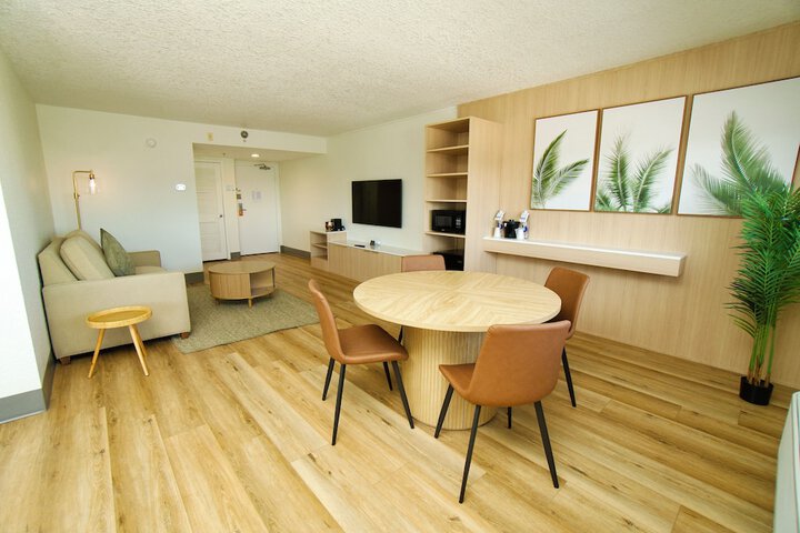 Room 42 of 201