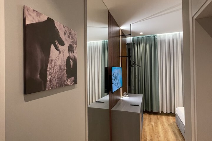 Room 11 of 26