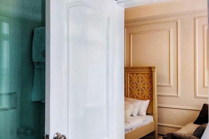 Room 9 of 36