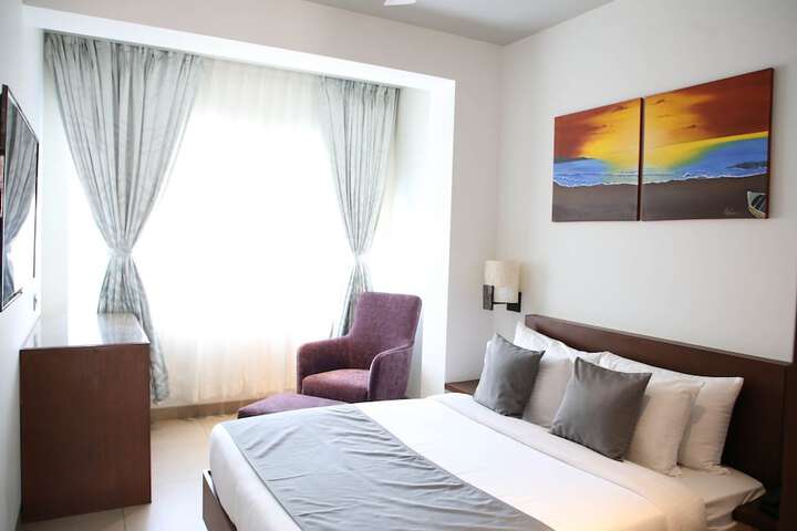 Room 4 of 40