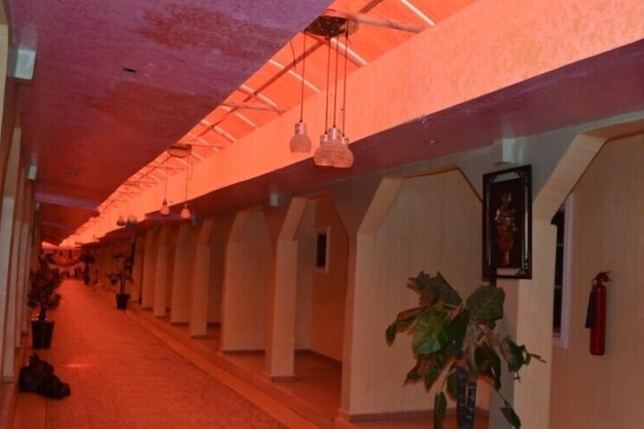 Ballroom/Hall 15 of 17