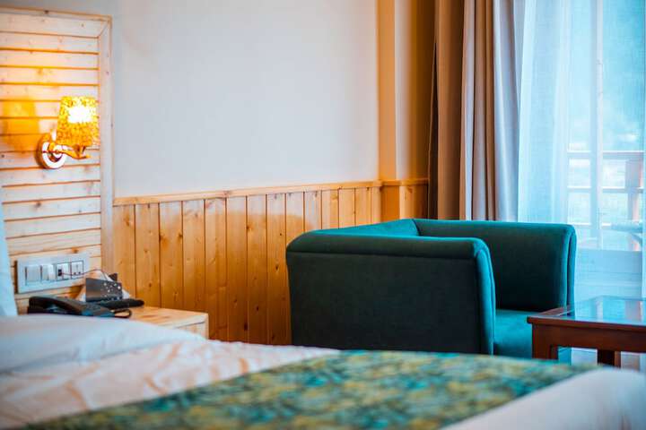 Room 32 of 98