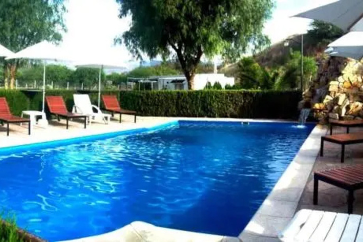 Pool 10 of 18