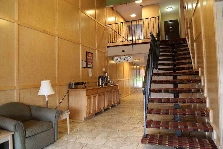 Hotel Interior 4 of 34