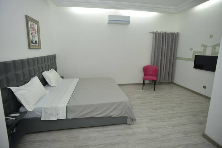 Room 12 of 39